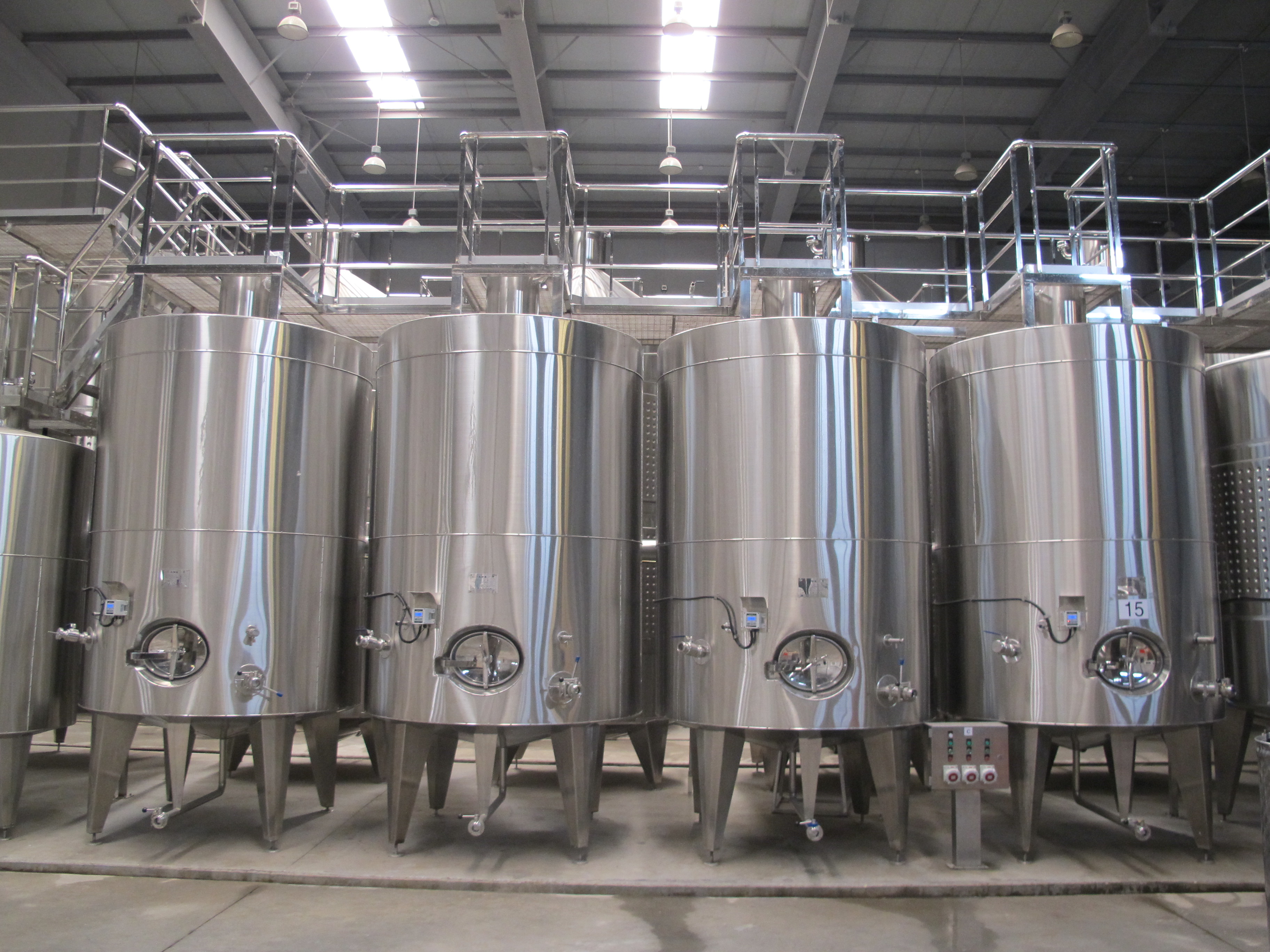 Stainless steel wine storage tank